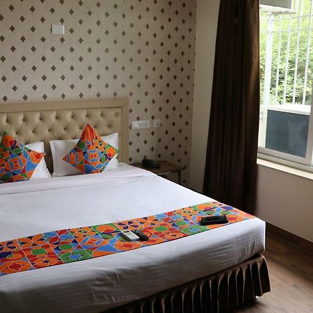 S.R. Residency Hotel Zirakpur Ngoại thất bức ảnh
