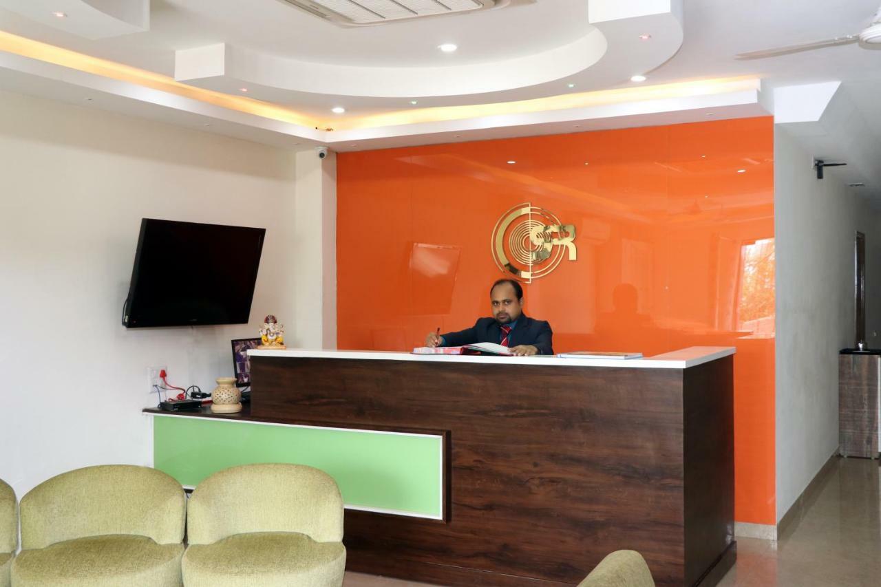 S.R. Residency Hotel Zirakpur Ngoại thất bức ảnh