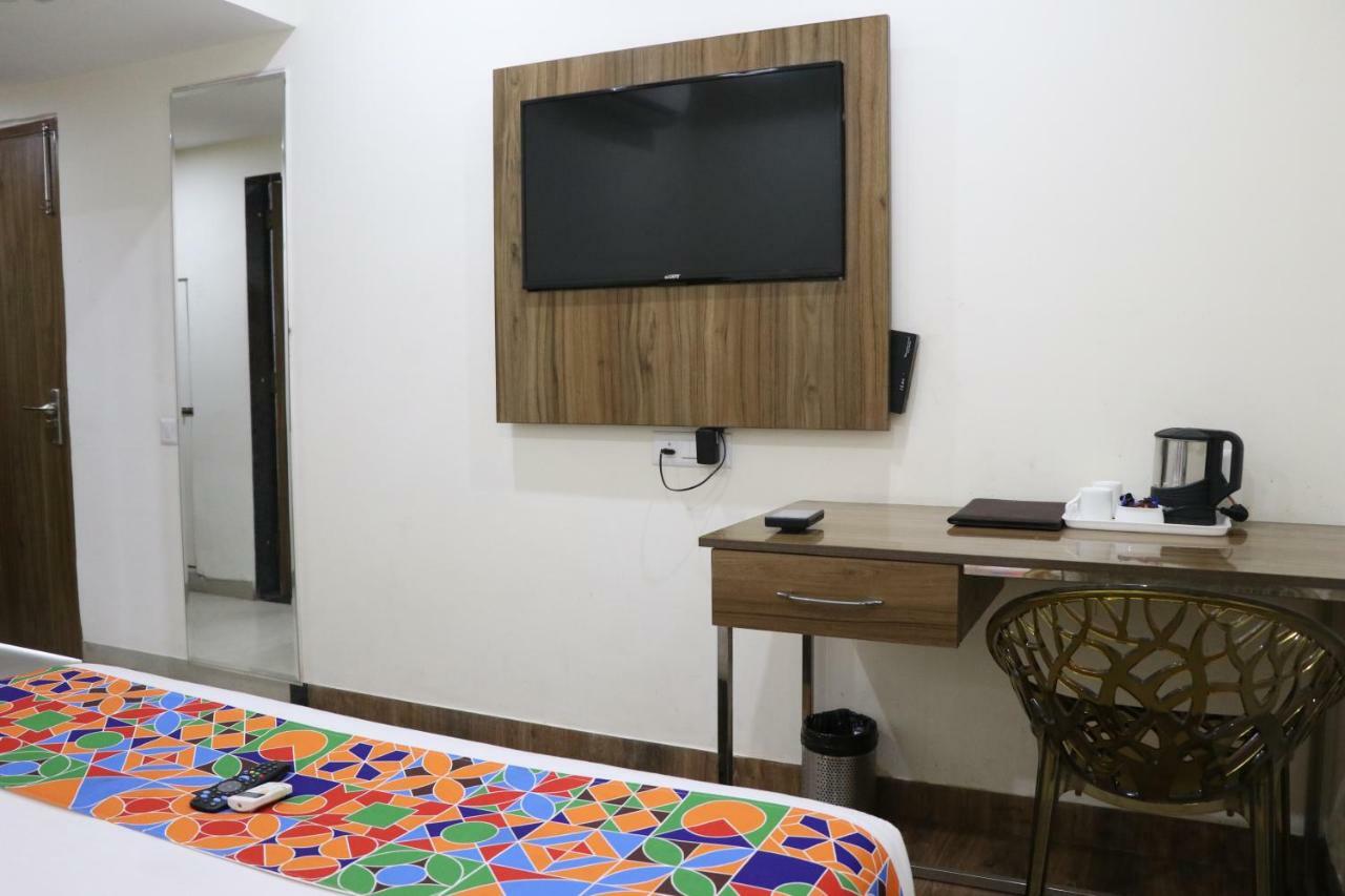 S.R. Residency Hotel Zirakpur Ngoại thất bức ảnh