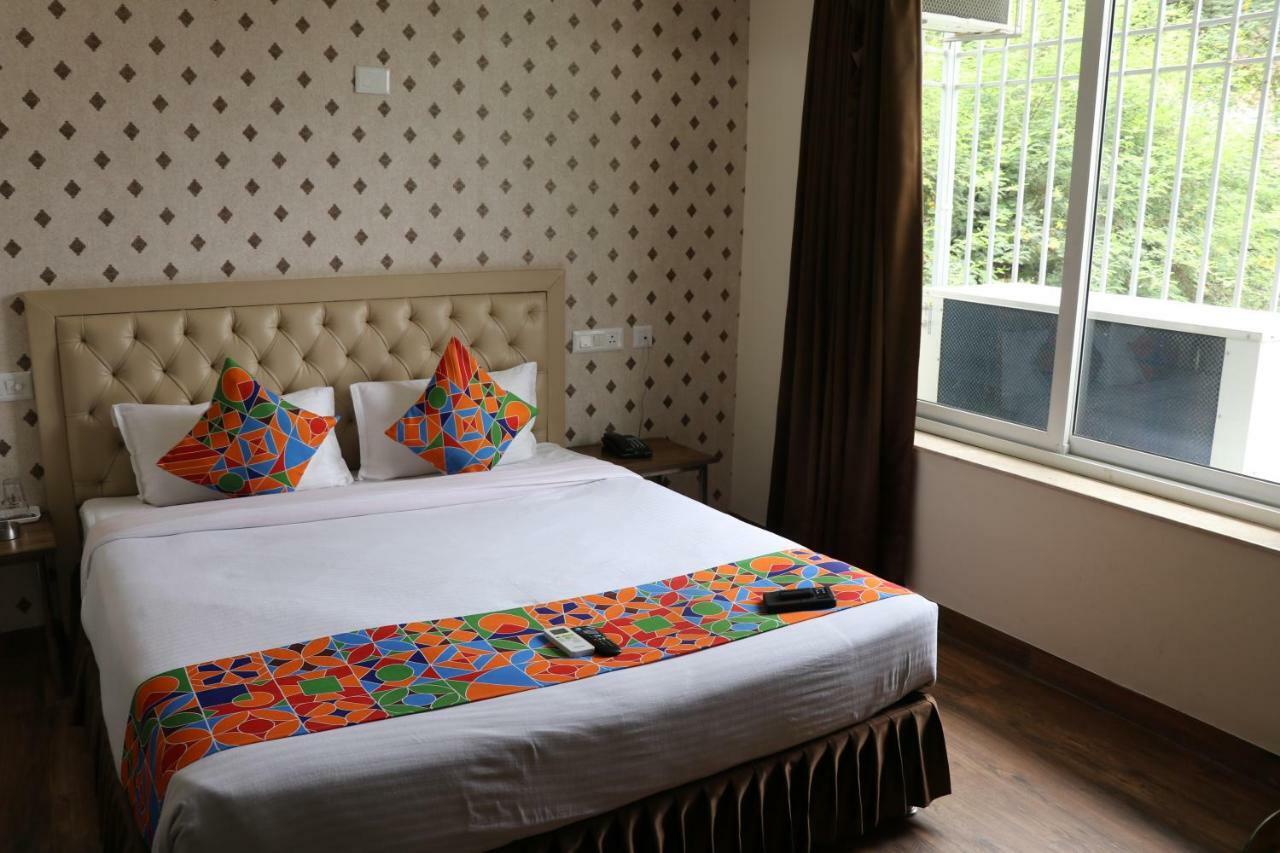 S.R. Residency Hotel Zirakpur Ngoại thất bức ảnh