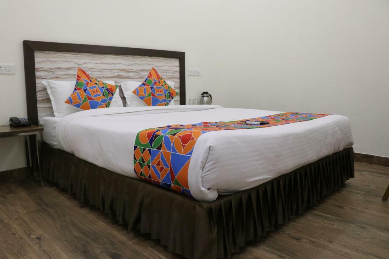 S.R. Residency Hotel Zirakpur Ngoại thất bức ảnh