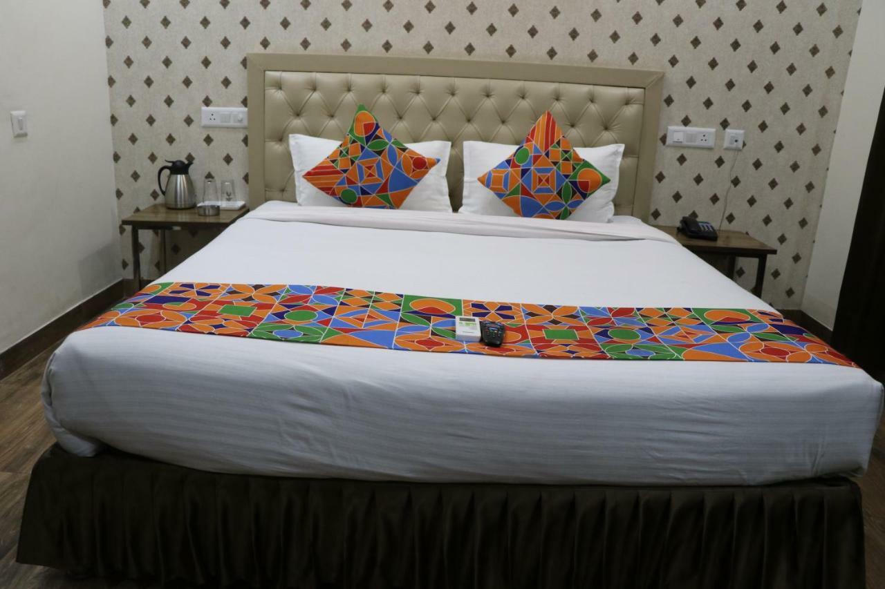 S.R. Residency Hotel Zirakpur Ngoại thất bức ảnh