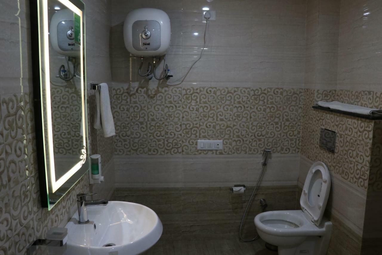 S.R. Residency Hotel Zirakpur Ngoại thất bức ảnh
