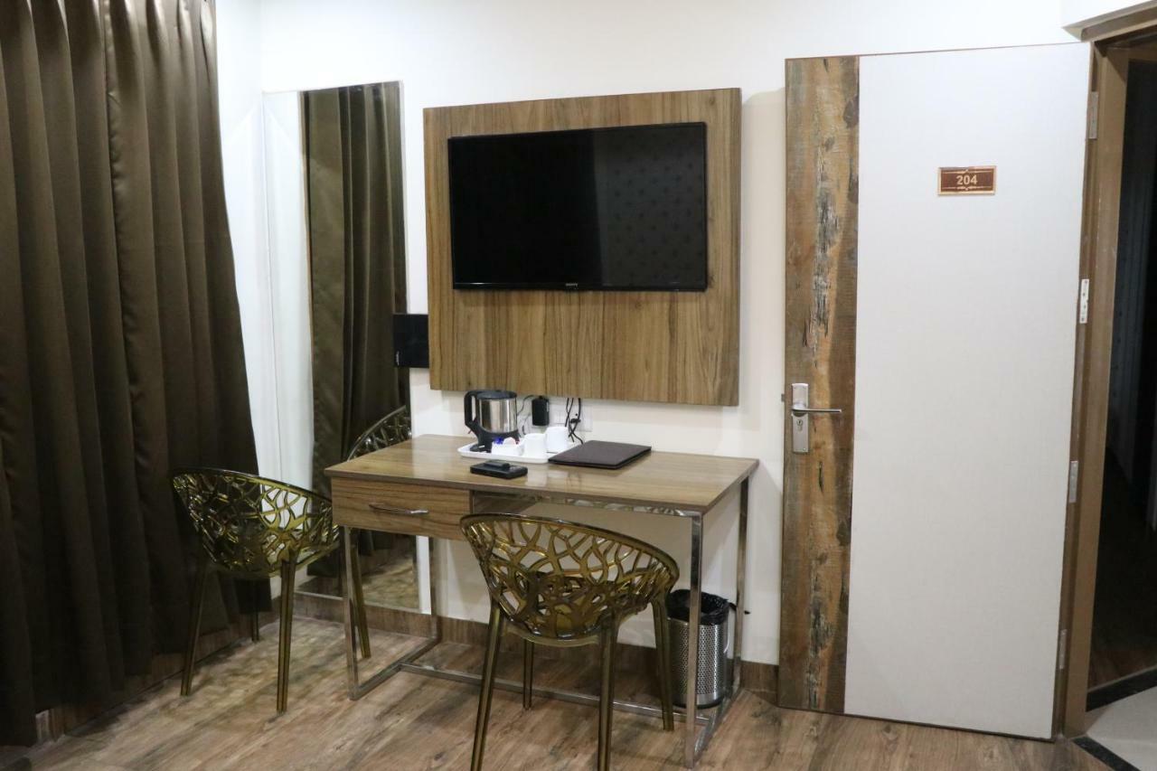 S.R. Residency Hotel Zirakpur Ngoại thất bức ảnh