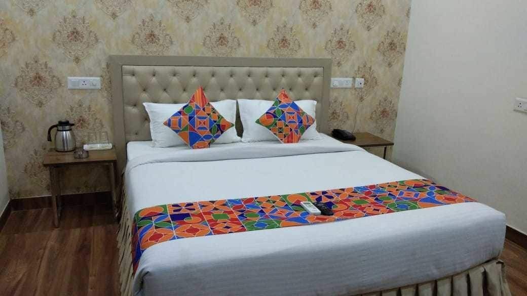 S.R. Residency Hotel Zirakpur Ngoại thất bức ảnh