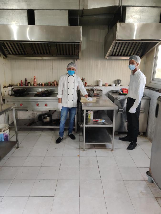 S.R. Residency Hotel Zirakpur Ngoại thất bức ảnh